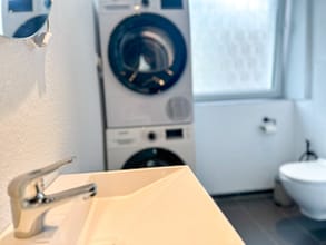 RÜ-LIVING: Ihr 3-Zimmer-Traum in Essens Hotspot - Badezimmer