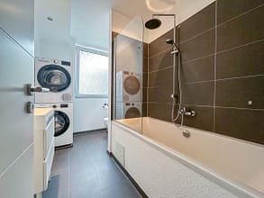 RÜ-LIVING: Ihr 3-Zimmer-Traum in Essens Hotspot - Badezimmer