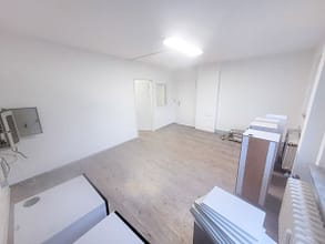 Freie Gewerbefläche über zwei Etagen in City nähe ab sofort frei // direkt anfragen - 1. OG Büroraum + Netzwerkschrank2