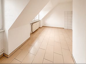 Zentrale Dachgeschosswohnung in Essen City – nur wenige Minuten zur Innenstadt - Küche a. Ansicht