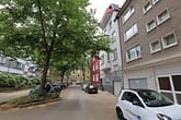 Lichtdurchflutete DG-Wohnung mit Balkon + Loggia und Einzelgarage in ruhiger Lage - Straßensituation