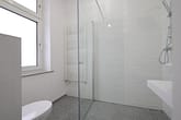 Kernsanierte Hofwohnung über 2 Ebeneren - große Terrasse, WE10 EG links // Bismarckhaus - Badezimmer