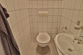 Vermietete Dachgeschoss-Wohnung mit großem Balkon - beliebte Lage in Frohnhausen - Gäste-WC