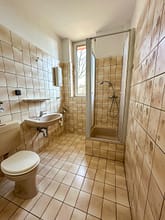 4-Zimmer-Altbauwohnung mit Blick ins grüne Mühlenbachtal – UKE - Gäste Bad mit Dusche2
