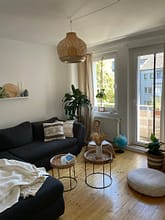 gepflegtes 11 Parteienhaus in ideal zentral vermietbarer Lage von Essen inkl. Balkon, Garten, Solar - Wohnzimmer 2. OG rechts