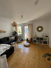 gepflegtes 11 Parteienhaus in ideal zentral vermietbarer Lage von Essen inkl. Balkon, Garten, Solar - Wohnzimmer 2. OG rechts