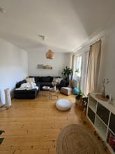 gepflegtes 11 Parteienhaus in ideal zentral vermietbarer Lage von Essen inkl. Balkon, Garten, Solar - Wohnzimmer 2. OG rechts