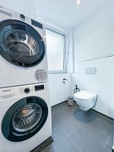 RÜ-LIVING: Ihr 2-Zimmer-Traum in Essens Hotspot - Badezimmer