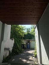 Garage im Hinterhof im Ostviertel - Hofzufahrt